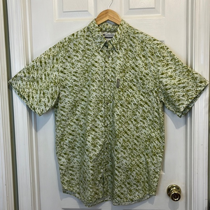 Columbia‎ button up shirt. Size large